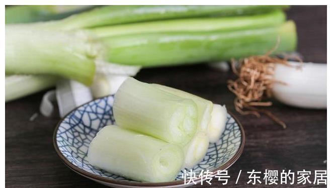 大葱炒鸡蛋|原来保存大葱这么简单，不干不空心，轻松放半年都新鲜，随吃随取