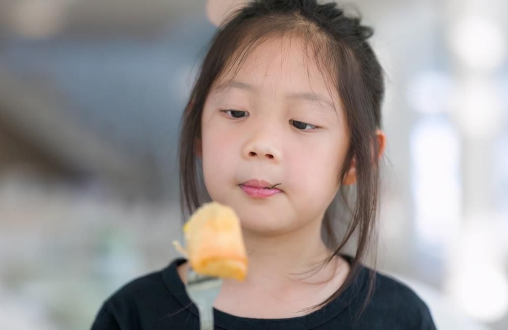 催熟|孩子在被“催熟”零食影响,这些零食上了“黑名单”,家长要注意