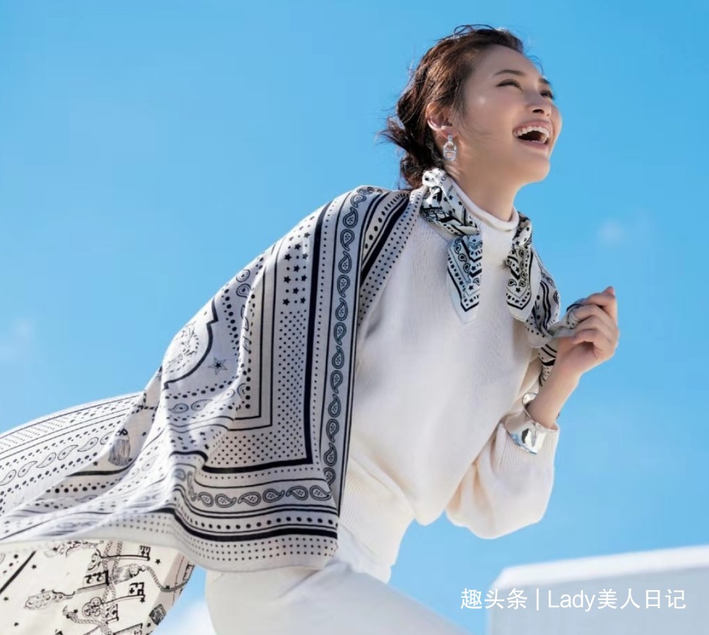 睿智型|为什么睿智的女人更厉害深度解析“大女人风”造型,权威有气场