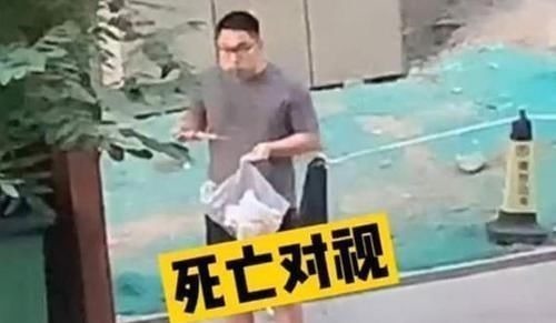 宝妈|宝爸下楼倒垃圾迟迟不回,坐月子的宝妈起疑,朝楼下一看哭笑不得