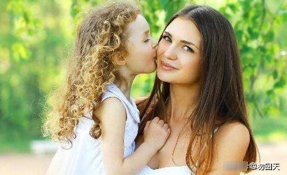 女孩|女孩第一次来月经,若小于这个年龄,偷乐吧,对孩子发育有好处