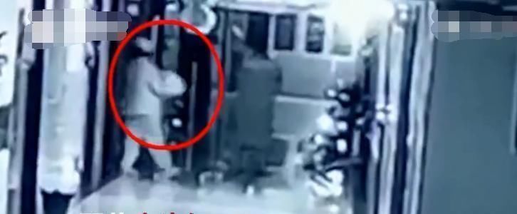 家人|产妇生女,睡一觉起来,宝宝不见了,监控还原当晚触目惊心的一幕