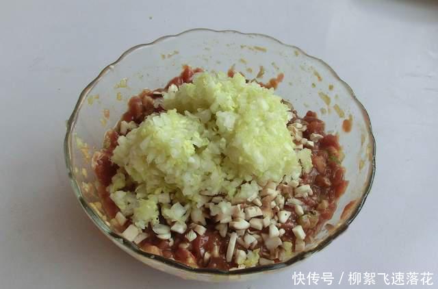 肉馅|白菜做馅别直接拌，面点师告诉你详细做法，饱满不出水，鲜香好吃