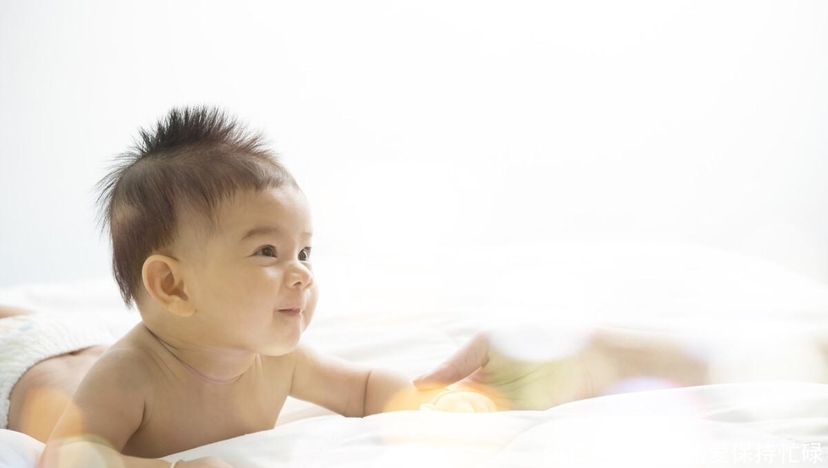 婴儿|“长颈鹿”宝宝火了,从小拥有天鹅颈,网友:赢在起跑线