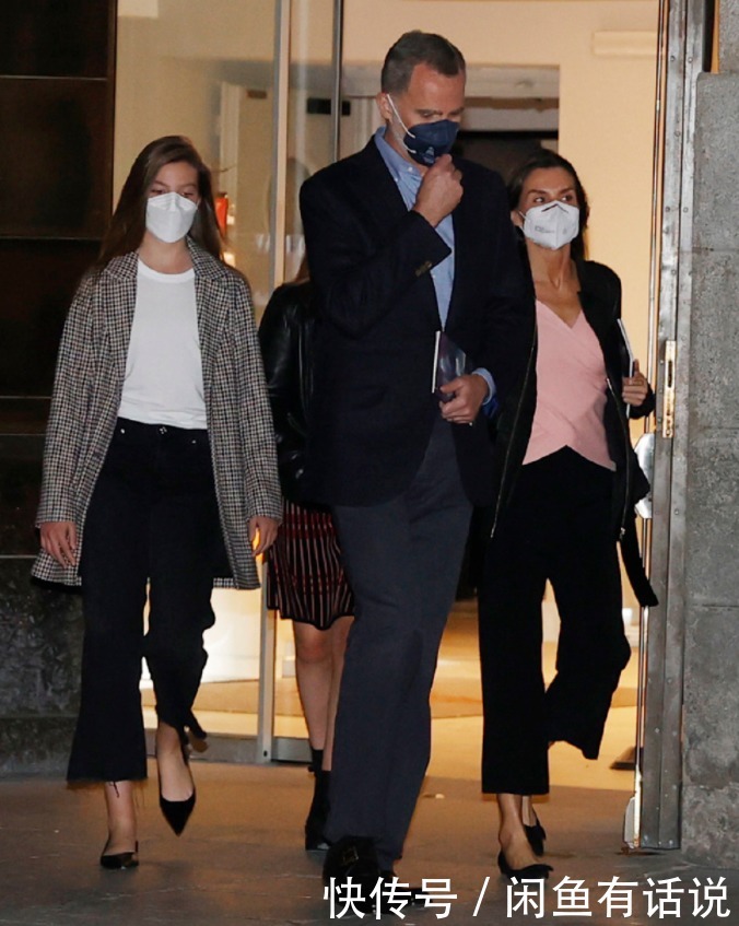 优雅|不愧是西班牙未来女王,15岁公主穿搭就初显成熟,简约却不失气场