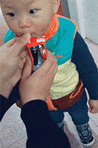 |搞笑GIF:今天周六 带女朋友去海边看看海