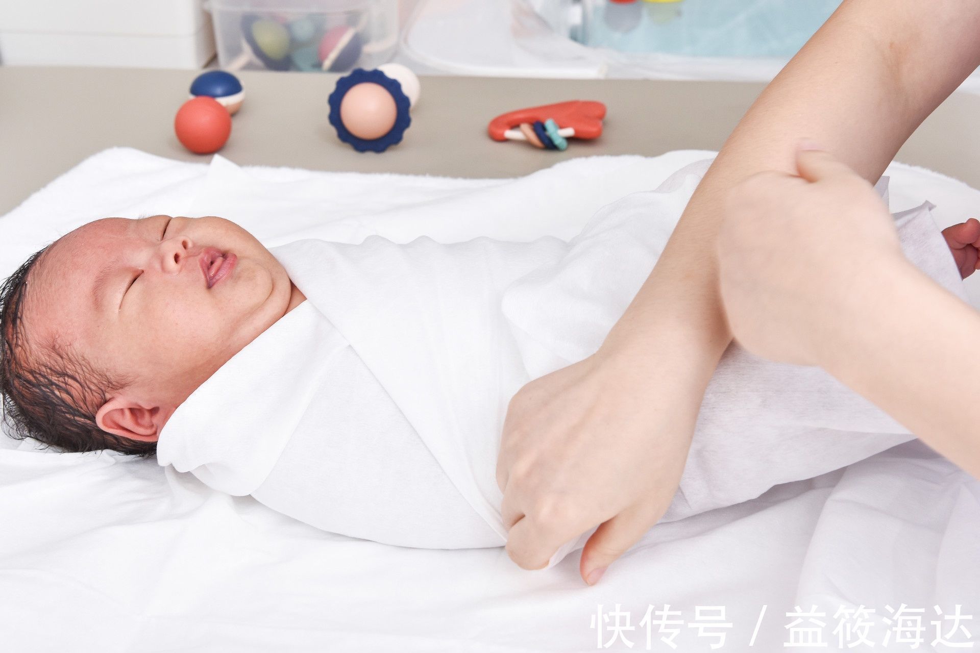 皮肤|新生儿出生后,这几件事不能对宝宝做,父母要早知道