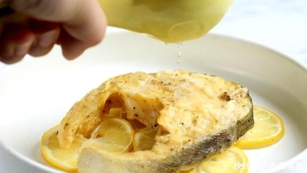 柠檬|高颜值的香煎鳕鱼做法，柠檬片铺底，营养丰富老少皆宜