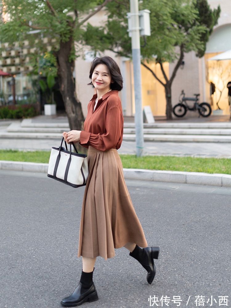 颜色|女人过了40岁尽量少穿花俏衣服,试试这些极简衬衫,时髦显气质