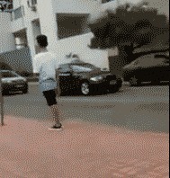 |搞笑GIF: 姑娘你好皮 是不是刚才不小心掉进水里面了