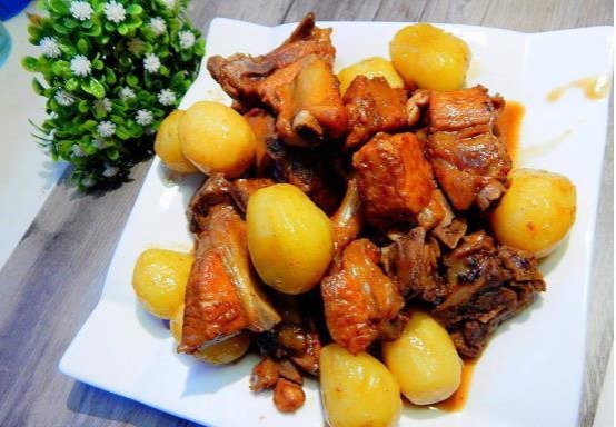 几道色香味俱全的家常菜，荤素搭配，美味简单，招待客人特有面子