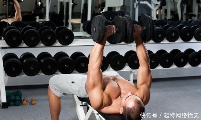 动作|有效刺激三角肌的运动, 决定身体宽度的部位, 先从三角肌入手