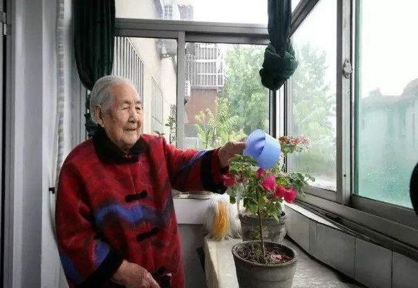 早衰|不论男女，到了55岁，身体如果还有这4个表现，最少能活到88岁！