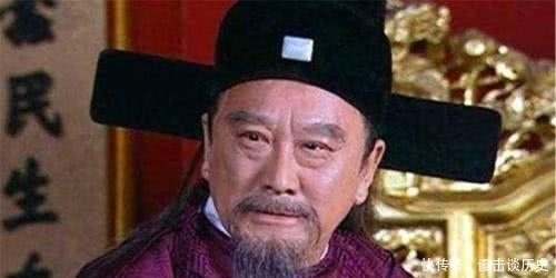 大臣|朱元璋下令斩杀功臣，功臣掏出免死金牌，皇帝：你看反面写了啥！