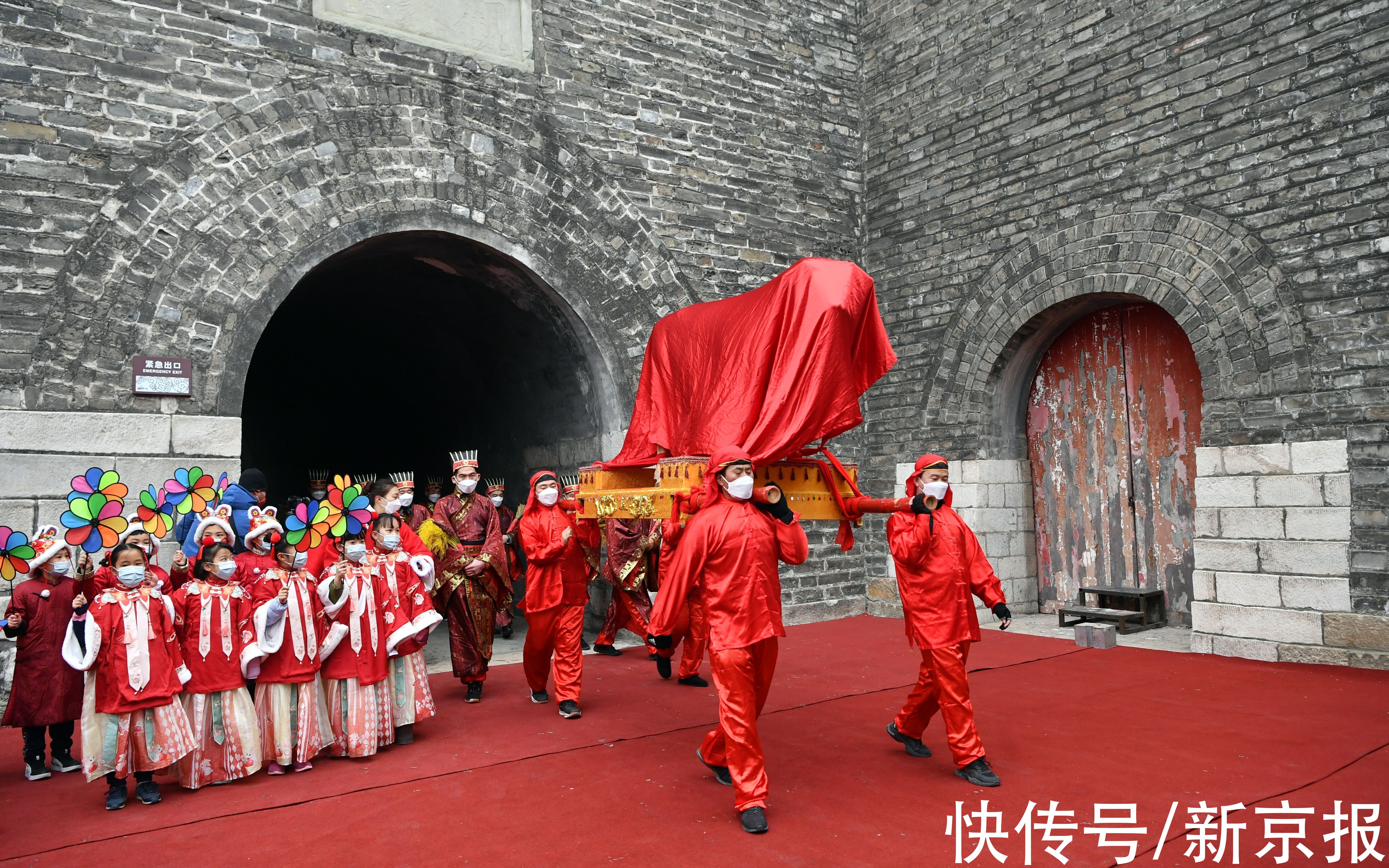 东安鸡@立春到，建国门街道“鞭打春牛”迎新春