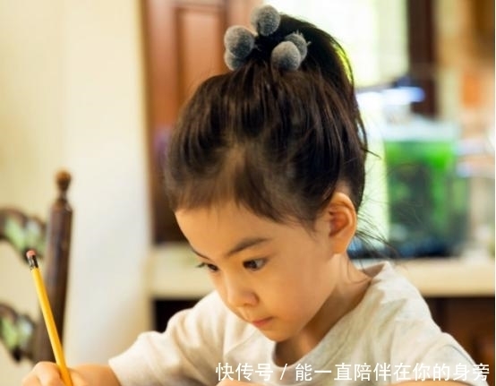 老两口|夫妻一连生了3个孩子,老了才知道疼错了人,孝顺娃从小就有迹象