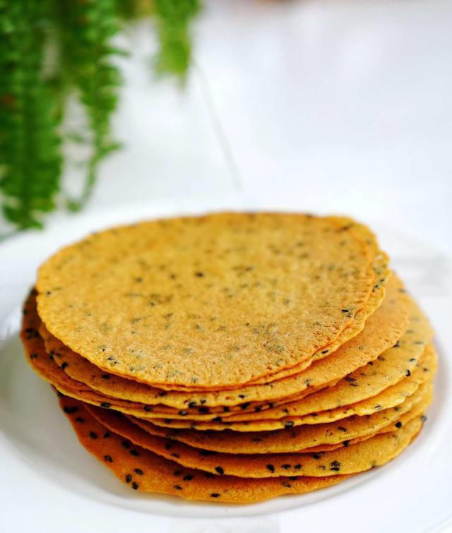 霍霍光|家里有玉米面的赶紧翻出来,跟我一起做这个嘎巴脆的小薄饼吃