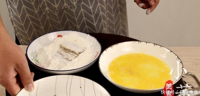 带鱼不要直接下锅炸，多加这2步，外酥里嫩无腥味，上桌就扫光