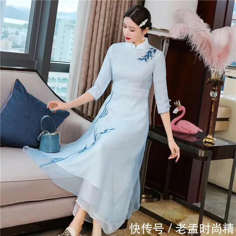 旗袍#不同时代不同的服装特点,汉服有灵气,旗袍显女人味,还有它华丽