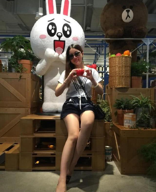 孟非隐瞒26年的妻子曝光,原来这么年轻貌美,鲁豫直呼太美了