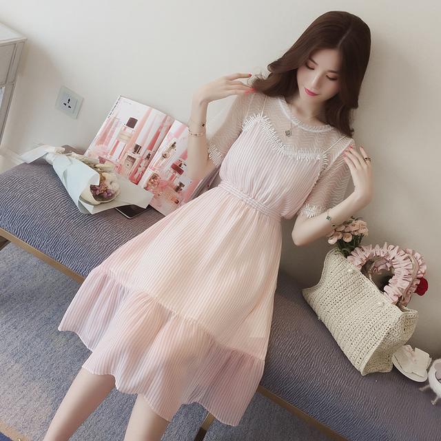 蕾丝|俏丽收腰的连衣裙,一边显瘦一边洋溢优雅气息