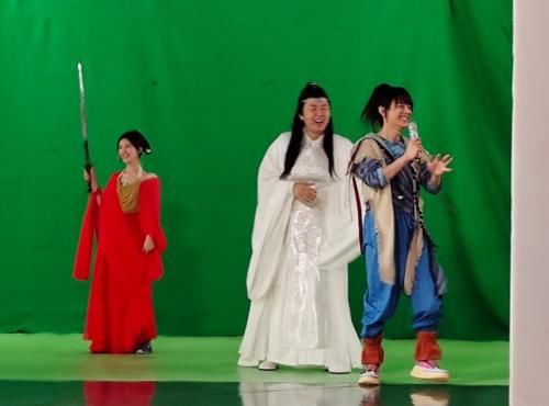  快本|不避嫌了？《快本》录制经典仙侠剧片段，成毅赵露思“深情对视”