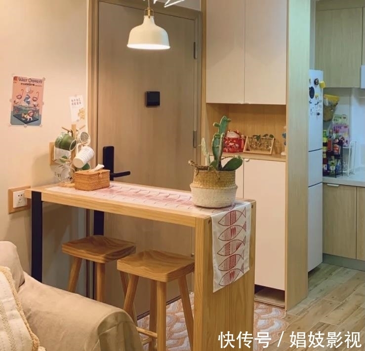 手机充电|90后男孩晒30㎡单身小宅,“宝藏式”装修而走红,圈粉无数
