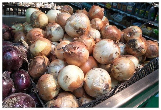 保存洋葱有妙招，学会1招，洋葱放1年不变坏，随时都新鲜