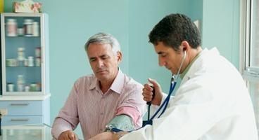 预防三高少吃肉吗,专家说:骗你40年了,心脑血管疾病的元凶是他