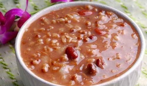 腊八粥的营养成分很高，适合糖尿病人吃吗？