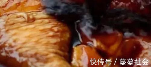 电饭煲焖大鸡腿，只需要一个电饭煲，不加一滴水，做出来鲜嫩多汁