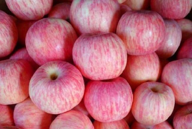 果脐|买苹果，不是越红越好，谨记这4个窍门，苹果清甜响脆又好吃！