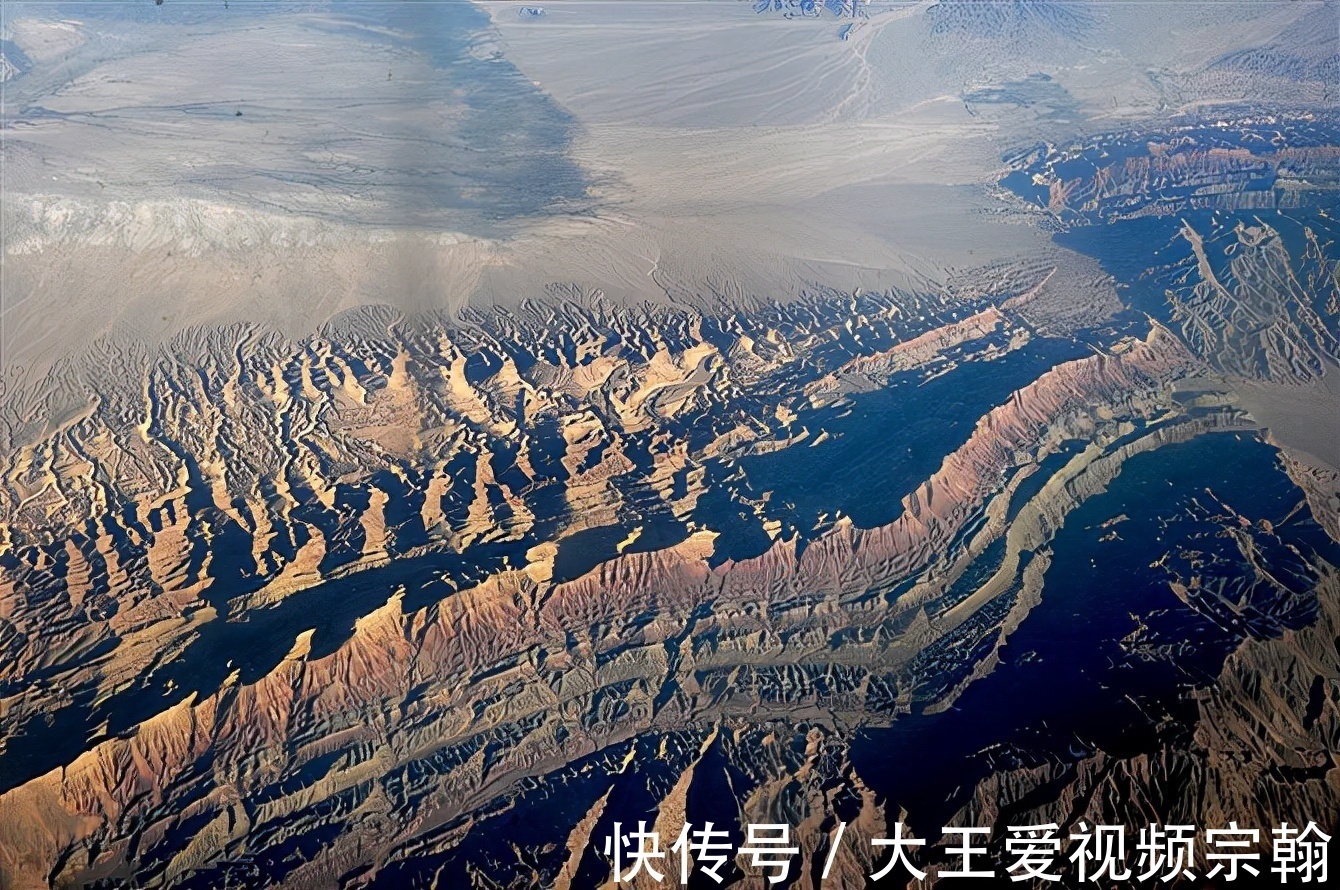 昆仑山脉!昆仑女神独守昆仑20年从女青年变乞丐,军车经过都要鸣笛致敬