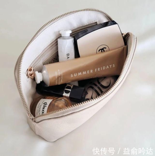 细闪|今天美容编辑教大家:如何用穿搭的思路学化妆