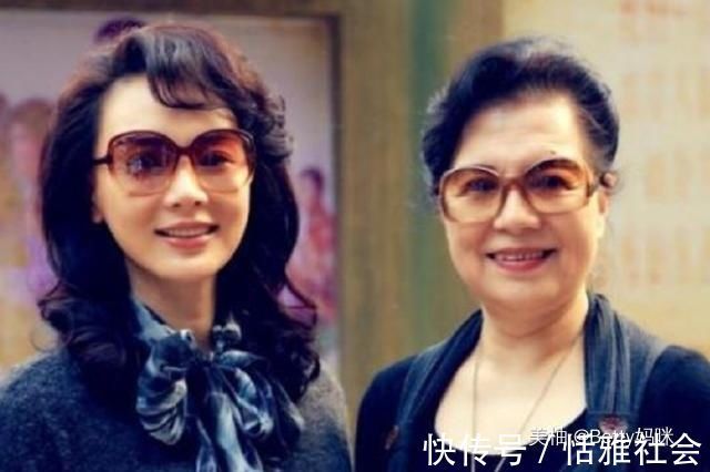 生活环境|双胞胎姐妹一个20岁生娃，一个35岁生娃，如今差别肉眼可见