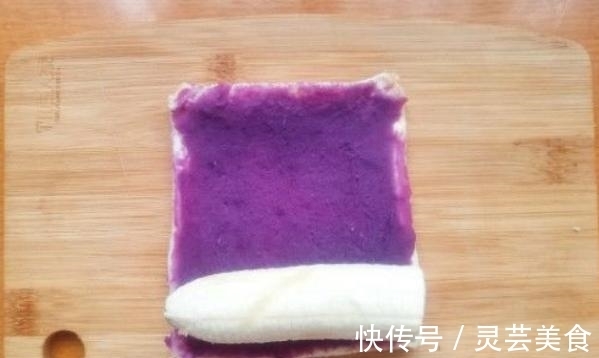 一款精致早餐卷,紫薯香蕉加吐司,卷一卷切一切就完成