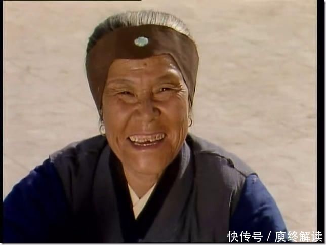贾母那么有钱,对刘姥姥又那么好,为何走时只送给她两件旧衣服?