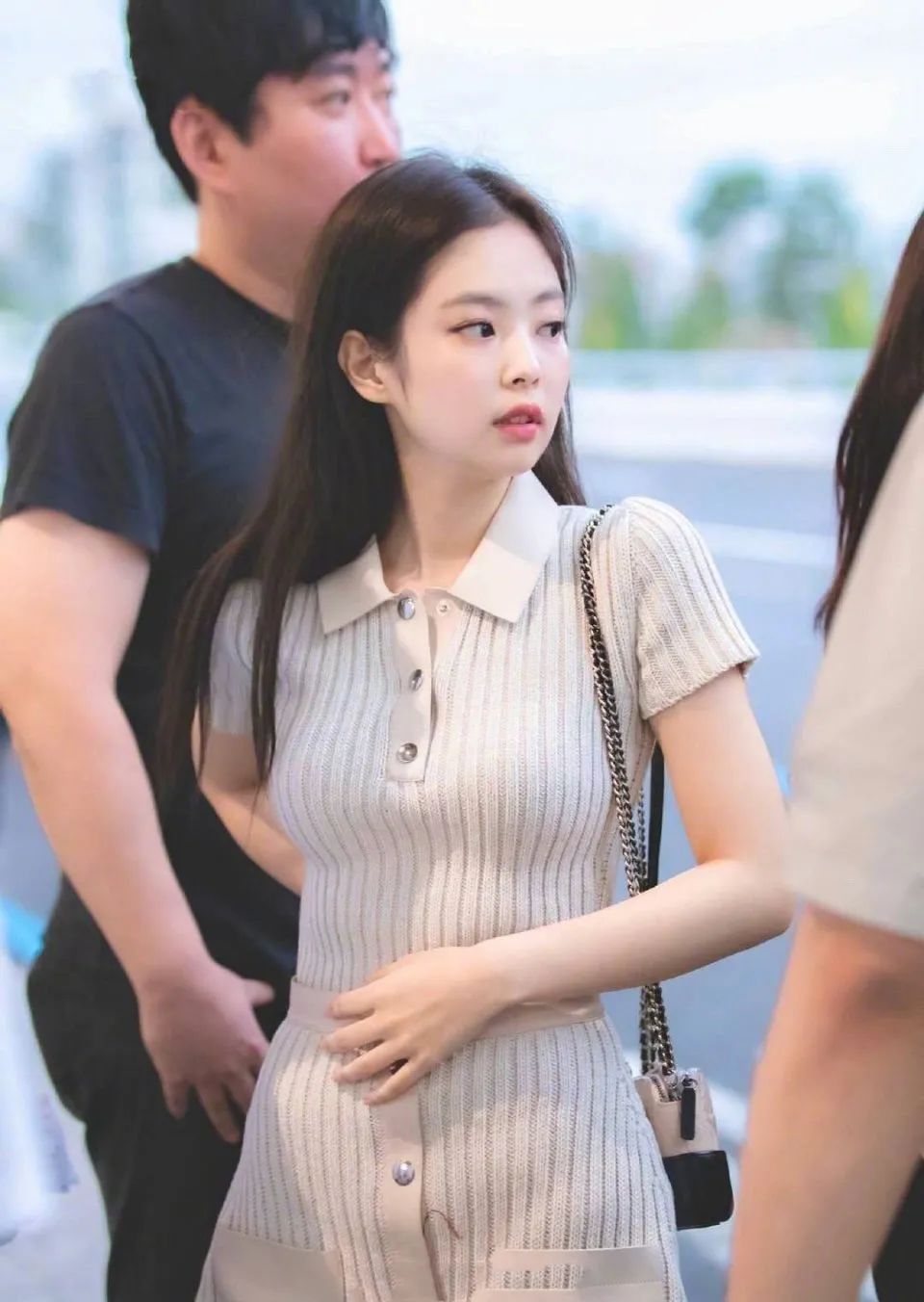 韩国小姐|小个子“不穿裤子”最显高！早秋流行这样穿，好看又时髦