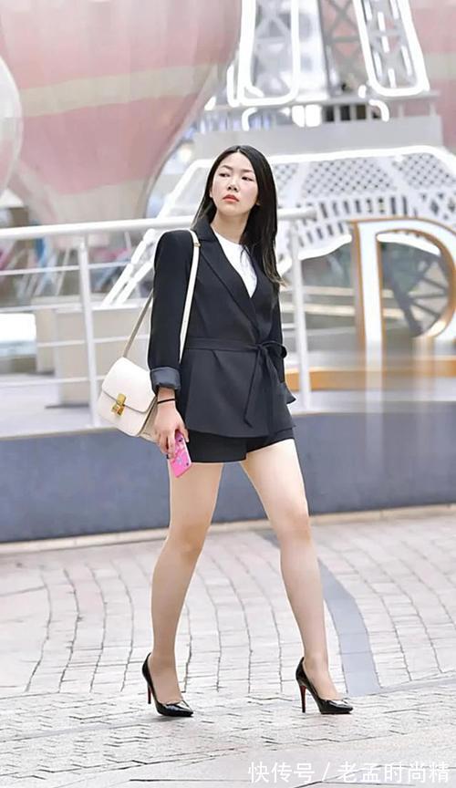 短裤|初秋黑色小西装+短裤,显瘦显高还时髦,简约干练又气韵十足