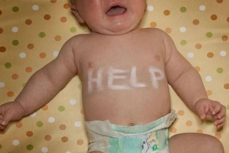 烫伤处|宝宝被100℃开水烫伤，妈妈的急救方法连医生都点赞！