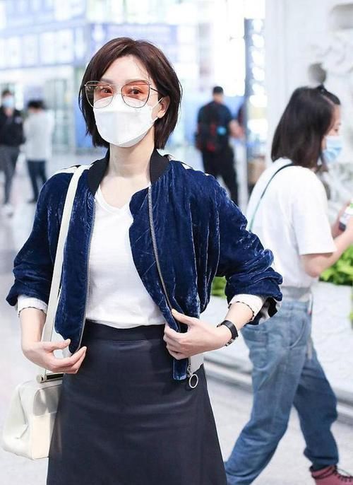  别总|40多岁的女人别总穿羽绒服！多试试这4款外套，时髦保暖又洋气