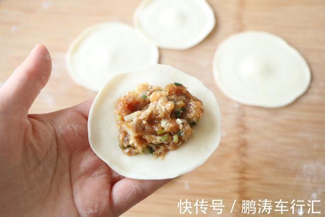 大葱猪肉饺子馅儿怎么调才好吃?北方地道的做法,味香料足真好吃