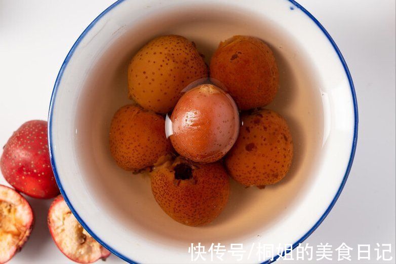 山楂上市季，教你自制山楂罐头，没有添加剂，酸甜可口孩子爱吃