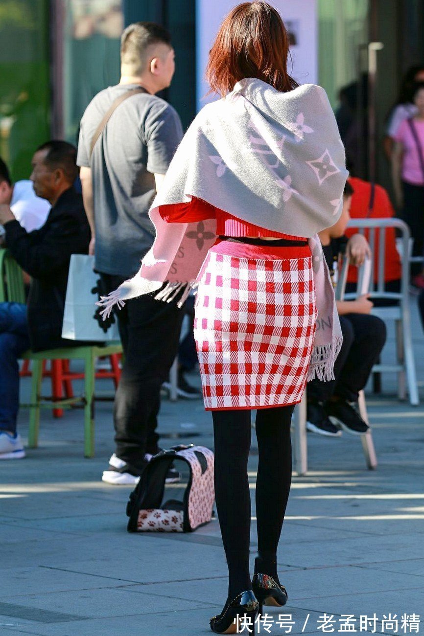 霸气|穿裙子的时候来一条披风, 骨子里的霸气瞬间散发出来!