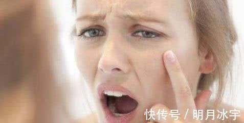 女性|睡前四个坏习惯会加速女性衰老，40岁之后，劝你一个都别忽视