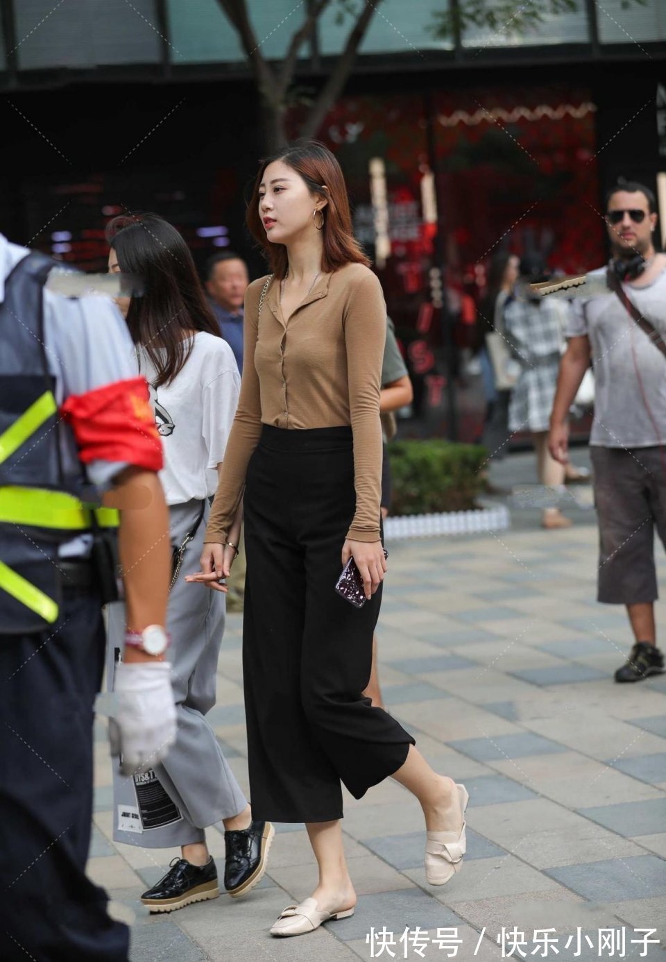 阔腿裤|真是一个性感的美人,她让人眼前一亮,真想带她环游世界