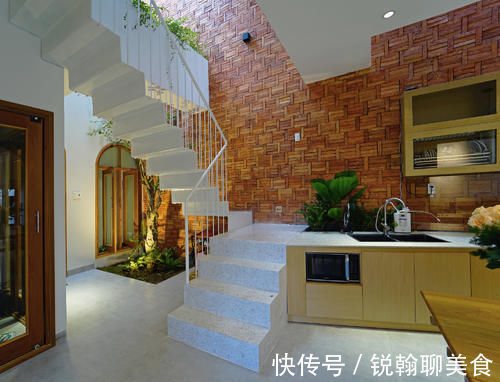 主卧|她住128㎡的联排别墅，家里3处天井，满眼绿色，像个植物园