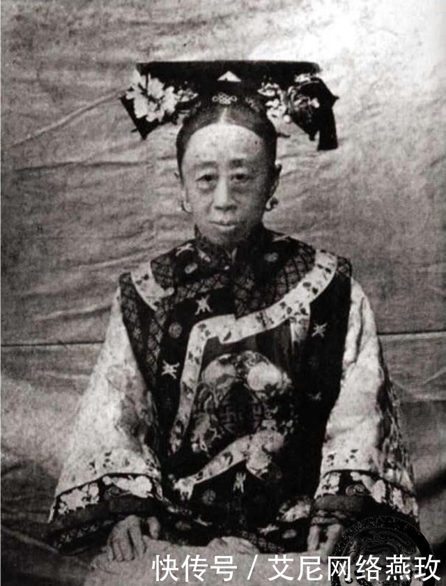 叶赫那拉|慈禧家族女眷老照片:图一是光绪帝亲生母亲,图三长得很漂亮