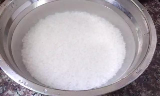 炸肉丸加淀粉加蛋液其实都错了,加它不仅不易散,而且有弹性