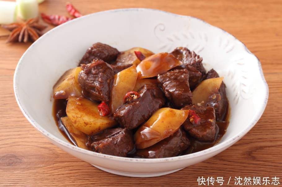 实用|炖牛肉如何炖鲜嫩不老硬分享五个小窍门,特别实用!